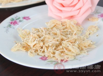 蝦皮、芝麻等食物富含鈣元素