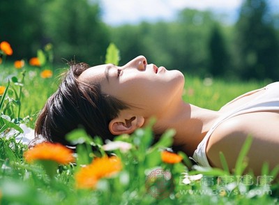 隔著玻璃曬太陽真能補鈣成功嗎 答案來了 隔著玻璃曬太陽真能補鈣成功嗎 答案來了