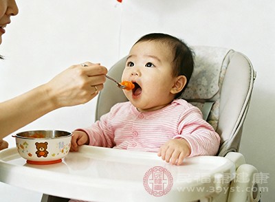 六個月寶寶輔食“干飯指南” 一天吃幾次才合適