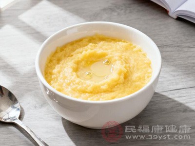 六个月的宝宝可以开始尝试一些富含蛋白质的辅食 六个月的宝宝可以开始尝试一些富含蛋白质的辅食