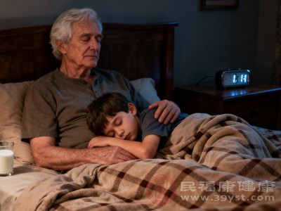 长期与老人同睡,儿童易形成依赖心理,难以适应独自睡眠,导致分床、分房困难 长期与老人同睡,儿童易形成依赖心理,难以适应独自睡眠,导致分床、分房困难