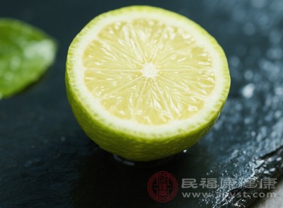 檸檬中富含維生素C、檸檬酸等成分