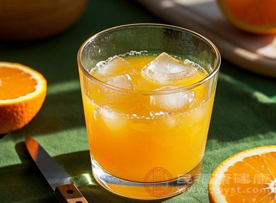 果汁在制作过程中,不仅会损失部分营养成分,而且果糖会得到浓缩 果汁在制作过程中,不仅会损失部分营养成分,而且果糖会得到浓缩