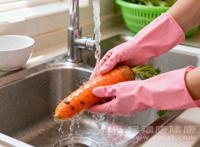 胡萝卜素血症患者需暂减或停食,症状缓解后再适量吃 胡萝卜素血症患者需暂减或停食,症状缓解后再适量吃