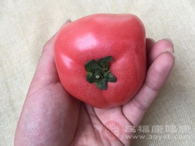 冰镇后的西红柿清爽可口 冰镇后的西红柿清爽可口