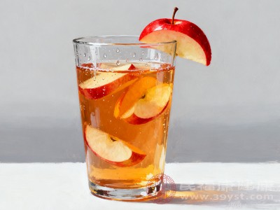 苹果汁中含有类黄酮、多酚等植物化学物