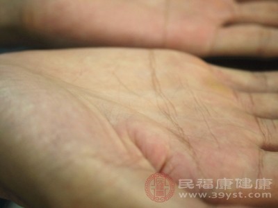 人体的新陈代谢速度逐渐减慢，皮肤的新陈代谢也不例外