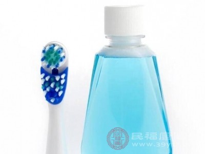 漱口水带来的清新口气和短暂的清洁感 漱口水带来的清新口气和短暂的清洁感