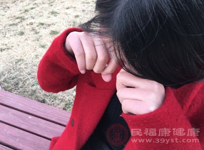 眼部或鼻部受到外伤,可能损伤泪道结构,引发堵塞 眼部或鼻部受到外伤,可能损伤泪道结构,引发堵塞