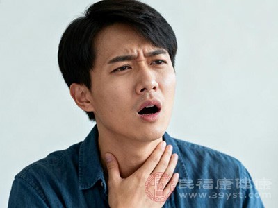 除了咽喉水肿引起的呼吸困难，部分过敏严重的患者还可能出现支气管痉挛