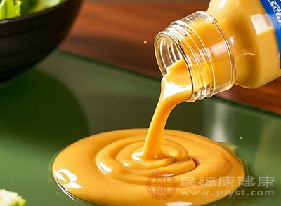 在减肥期间,应尽量避免高热量、高糖、高脂肪的沙拉酱 在减肥期间,应尽量避免高热量、高糖、高脂肪的沙拉酱