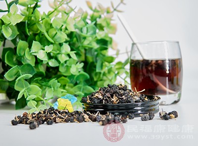 枸杞子是日常生活中極為常見且深受歡迎的養(yǎng)生食材