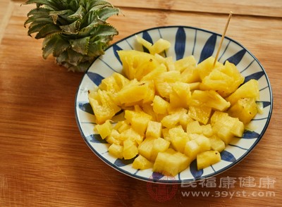 菠萝的含糖量相对较高