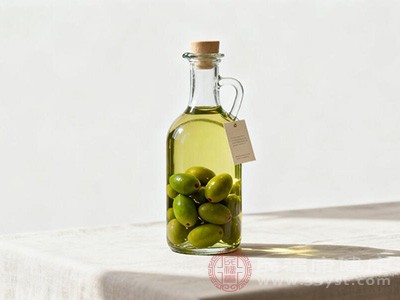 橄榄酒中含有钙、铁、钾、镁等多种矿物质