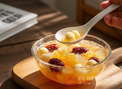 银耳莲子羹 银耳莲子羹