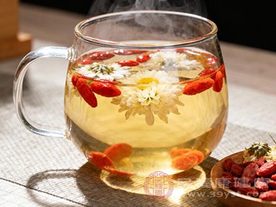 虽然枸杞菊花泡水好处多多,但也不能过量饮用 虽然枸杞菊花泡水好处多多,但也不能过量饮用