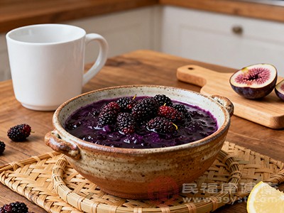 桑葚酱中还含有白藜芦醇、类黄酮等抗氧化成分 桑葚酱中还含有白藜芦醇、类黄酮等抗氧化成分