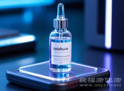 長期使用玻尿酸擦臉，有助于改善肌膚的整體狀態(tài)