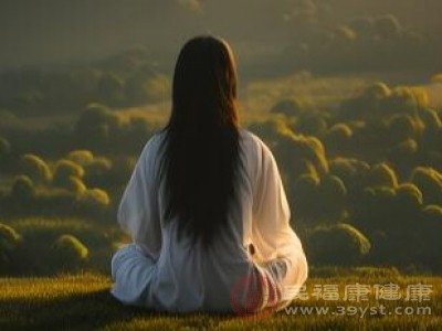 尝试深呼吸、冥想等方法