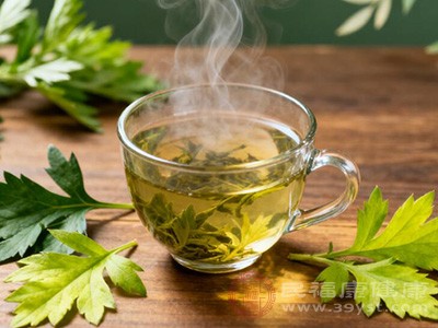 艾叶水虽有诸多益处,但不宜过量饮用 艾叶水虽有诸多益处,但不宜过量饮用