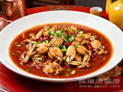 购买牛蛙时,应选择正规的超市、农贸市场或有资质的商家 购买牛蛙时,应选择正规的超市、农贸市场或有资质的商家