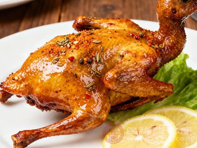 乳鸽富含铁元素，这使得它成为改善贫血的理想食物