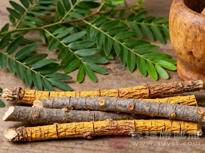 苦参性寒,脾胃虚寒者不宜使用 苦参性寒,脾胃虚寒者不宜使用