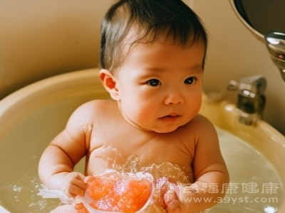 避免宝宝出汗过多或受凉 避免宝宝出汗过多或受凉