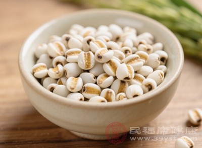 薏米中含有薏苡仁油、薏苡仁酯等成分 薏米中含有薏苡仁油、薏苡仁酯等成分