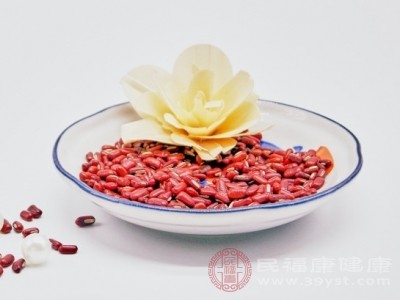 赤小豆与红豆外形相似,但祛湿效果更佳 赤小豆与红豆外形相似,但祛湿效果更佳
