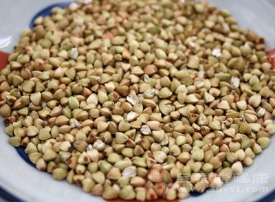 荞麦富含膳食纤维、蛋白质和多种微量元素