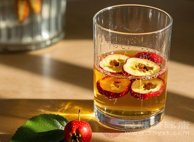 山楂味酸甘,能消食化积、健脾开胃 山楂味酸甘,能消食化积、健脾开胃