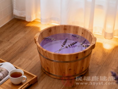 温水坐浴能让这些部位充分浸泡,软化污垢,更彻底地清洁皮肤褶皱,减少污垢残留,相比简单的冲洗,清洁效果更全面、更深入 温水坐浴能让这些部位充分浸泡,软化污垢,更彻底地清洁皮肤褶皱,减少污垢残留,相比简单的冲洗,清洁效果更全面、更深入