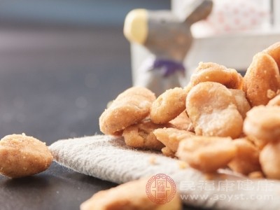 油炸及加工后的蚕豆 油炸及加工后的蚕豆