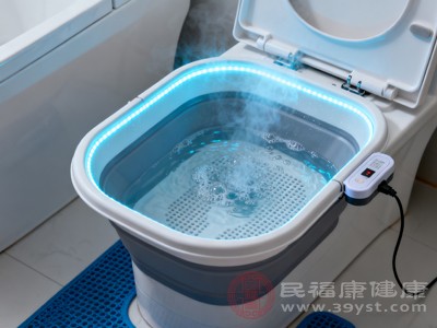 坐浴水温以38℃-42℃为宜,过高易烫伤皮肤,过低则达不到舒缓效果 坐浴水温以38℃-42℃为宜,过高易烫伤皮肤,过低则达不到舒缓效果