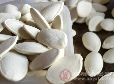 經(jīng)常食用南瓜子，能為前列腺提供營養(yǎng)支持