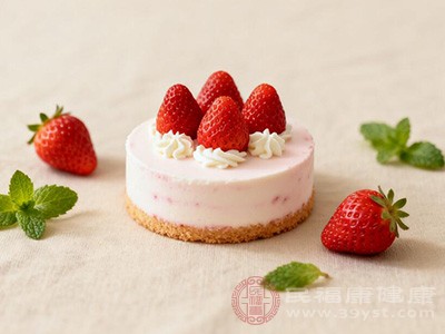 草莓和牛奶的搭配为美食创作提供了更多可能性 草莓和牛奶的搭配为美食创作提供了更多可能性