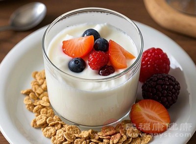 健康的酸奶麦片