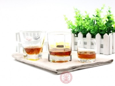 黄酒酒精度数适中,且具有良好的溶解性和渗透性 黄酒酒精度数适中,且具有良好的溶解性和渗透性