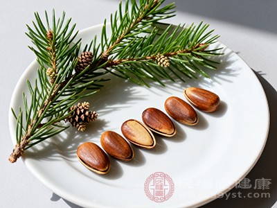 过量食用松子可能导致消化不良、便秘等问题 过量食用松子可能导致消化不良、便秘等问题