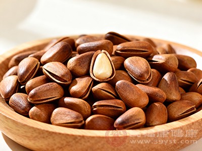 每天食用松子的量建议控制在20-30克