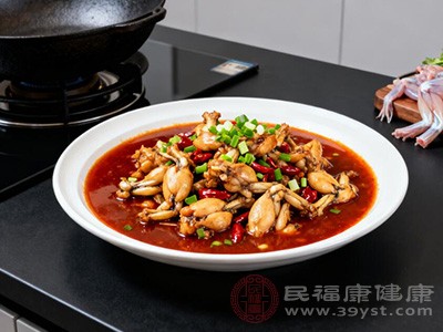 避免暴饮暴食，少吃油腻、辛辣、刺激性食物