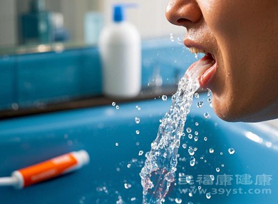 盐水具有一定的杀菌消炎作用,能减少口腔内细菌滋生 盐水具有一定的杀菌消炎作用,能减少口腔内细菌滋生