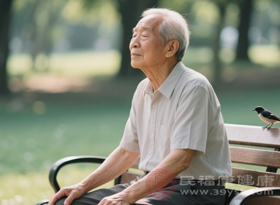 吸气时默数4秒，屏息2秒，呼气时默数6秒