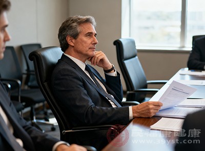 座椅的座面不要太硬或太软 座椅的座面不要太硬或太软