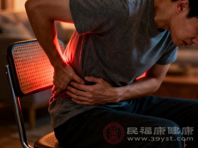 长期存在的肾结石,持续刺激尿路黏膜 长期存在的肾结石,持续刺激尿路黏膜