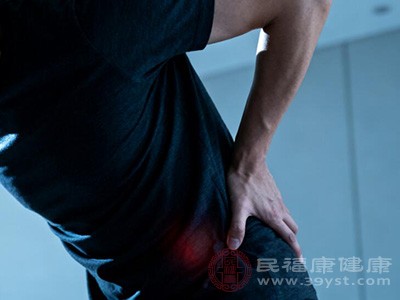 尿液无法顺利排出，就会在肾脏内积聚，形成肾积水