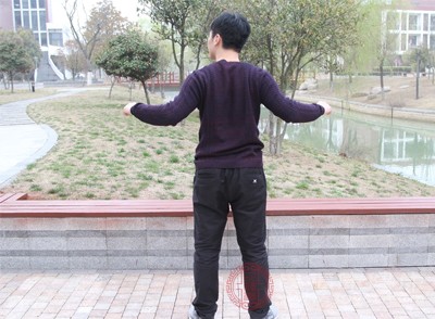 热身时间应比其他季节适当延长,建议不少于10-15分钟 热身时间应比其他季节适当延长,建议不少于10-15分钟