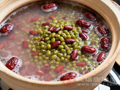 脾胃虚寒、容易腹泻的人群仍不宜过多食用 脾胃虚寒、容易腹泻的人群仍不宜过多食用