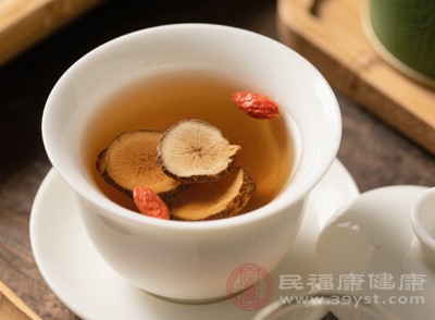 鹿茸性溫?zé)?，服用時需嚴(yán)格控制劑量